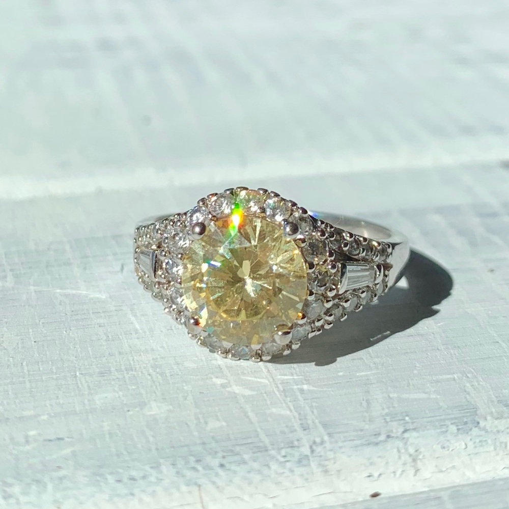 Fashion ring